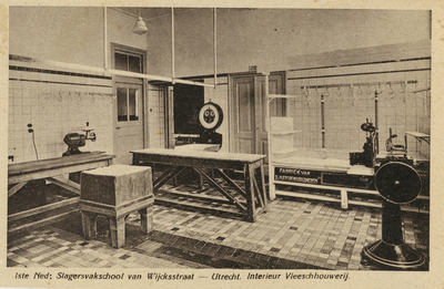 711690 Reclameprentbriefkaart van de Eerste Nederlandsche Slagersvakschool, Van Wijckstraat te Utrecht, met een foto ...